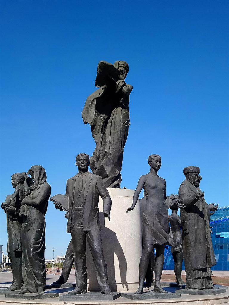 statues