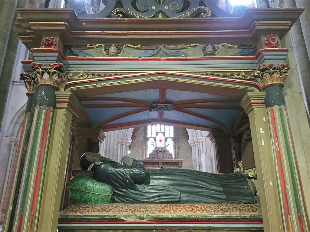 tomb1