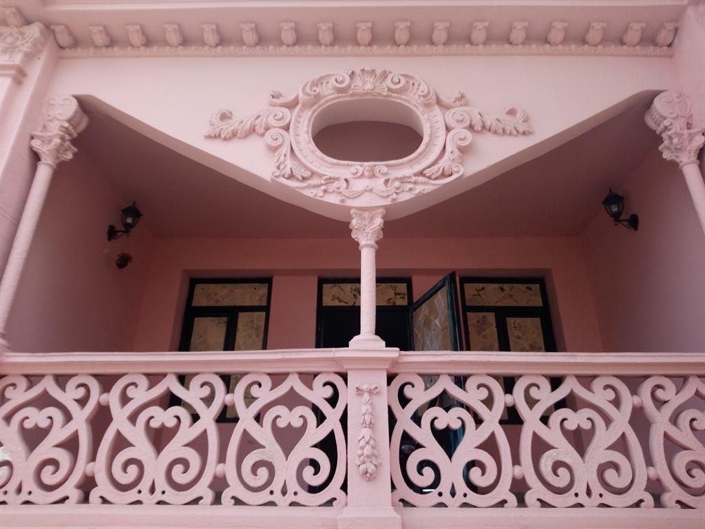 pinkbalcony