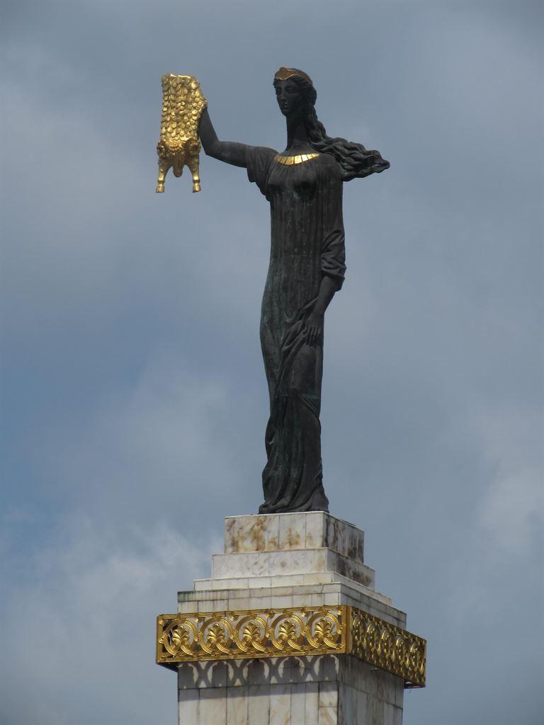 statue