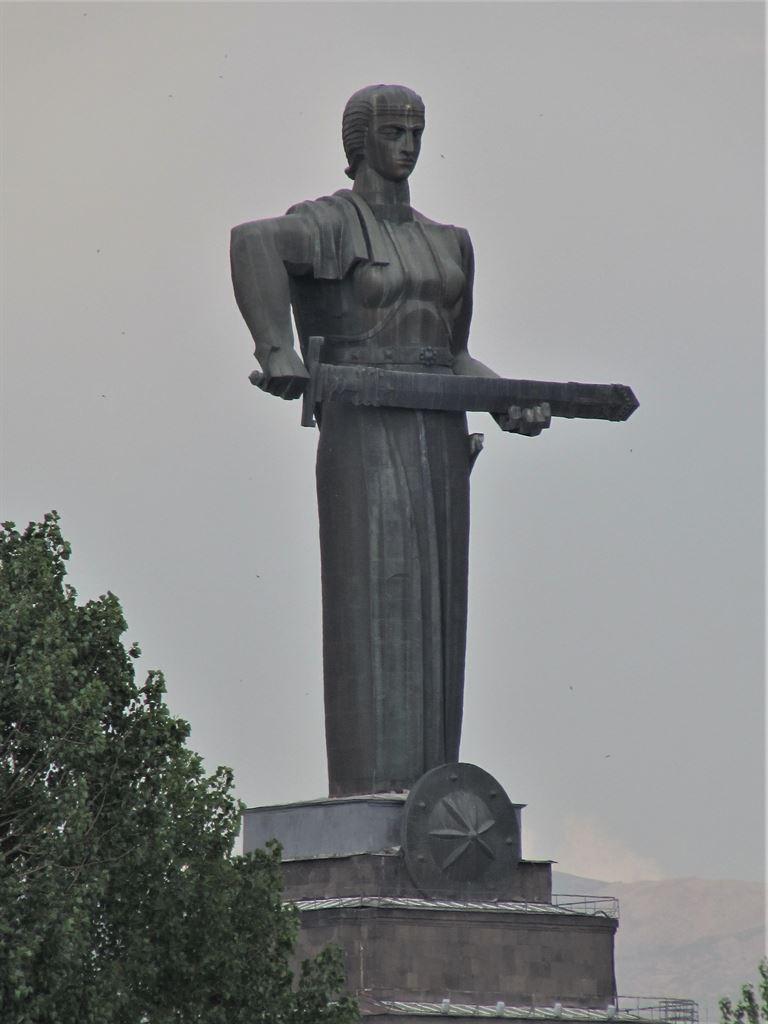 statue