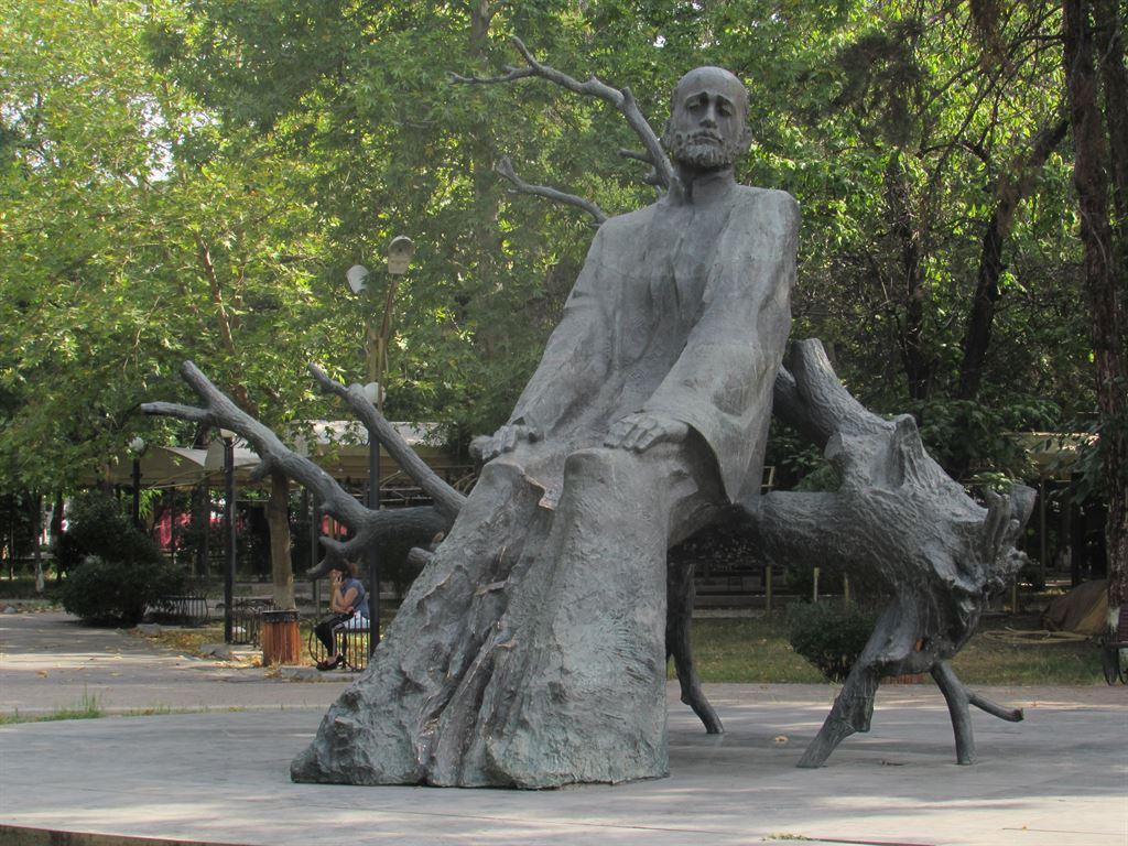 guy&tree