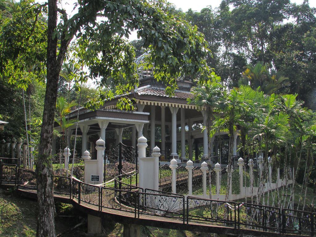 mausoleum2