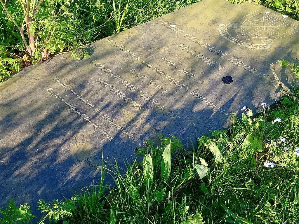 grave3