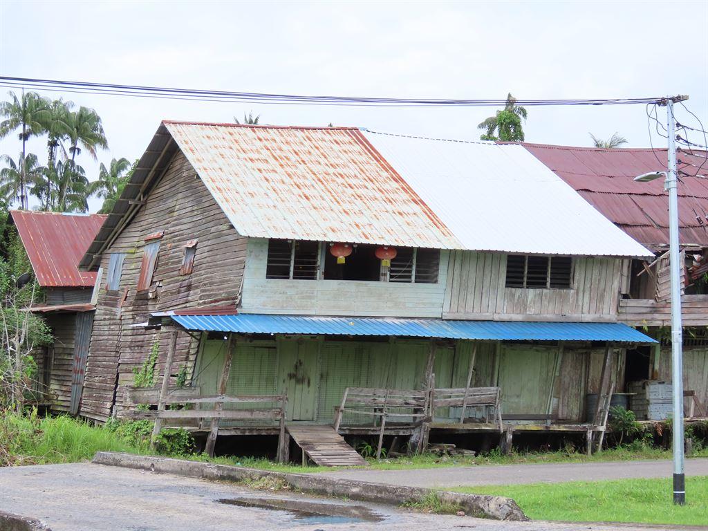 leaningshophouse