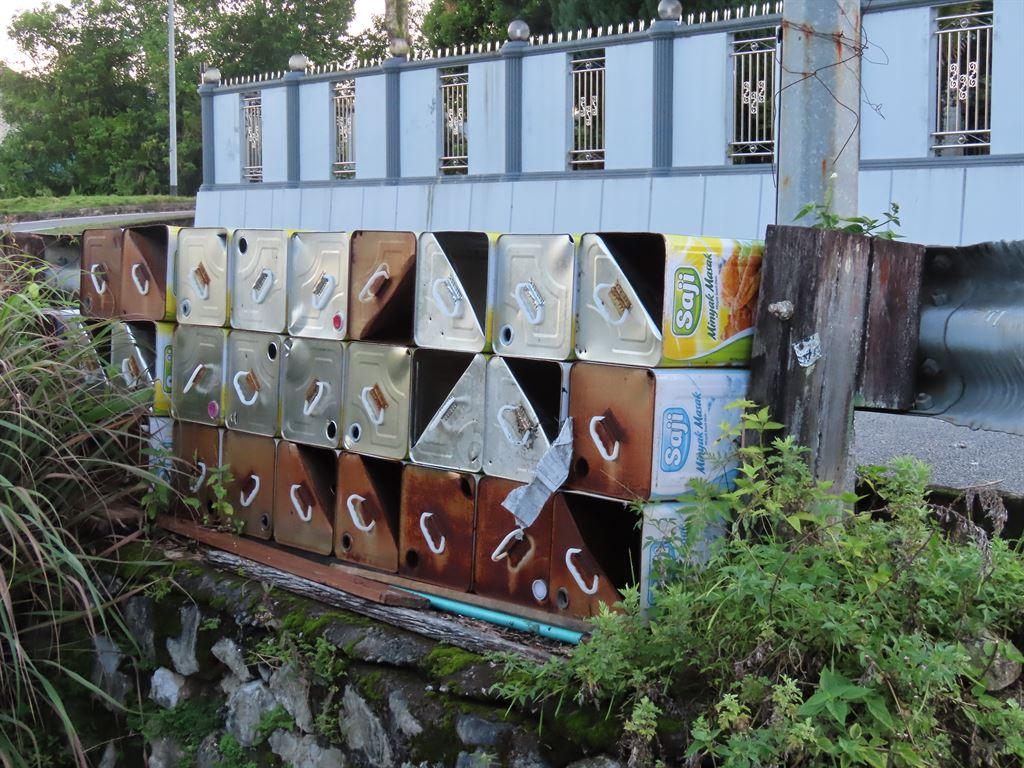 cans