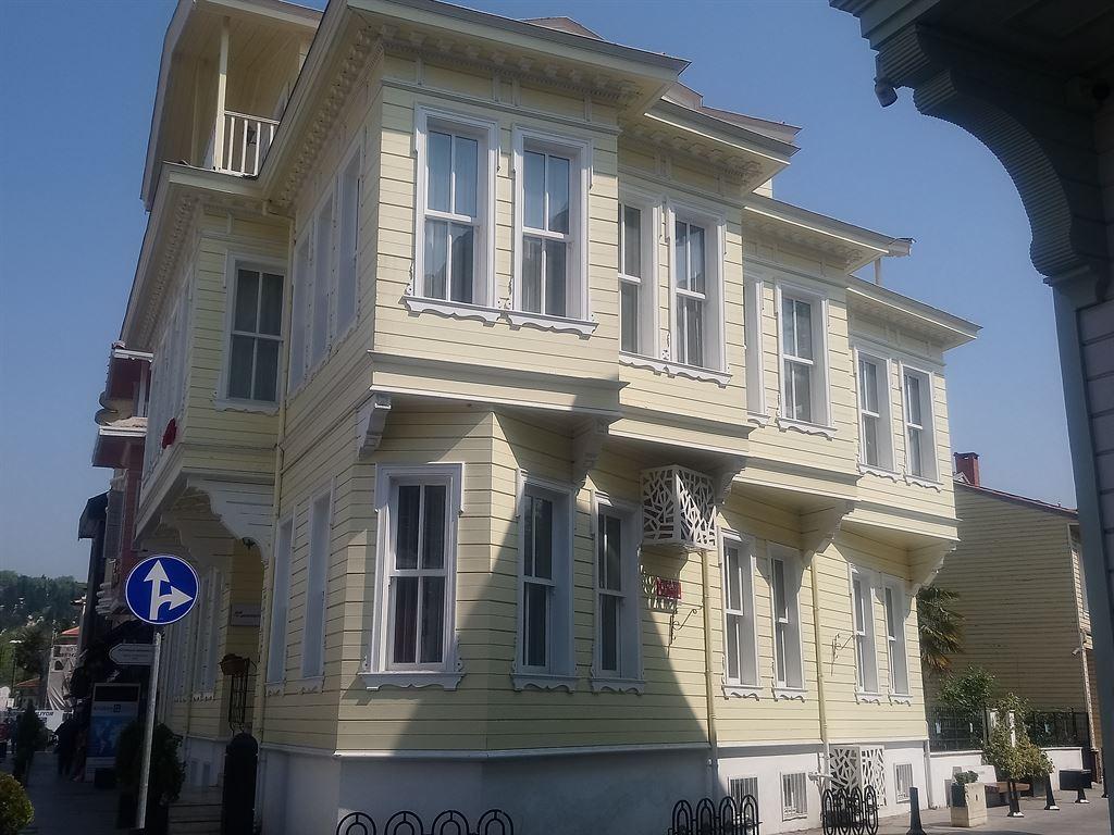 yellowhouses