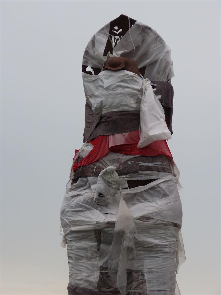 statue