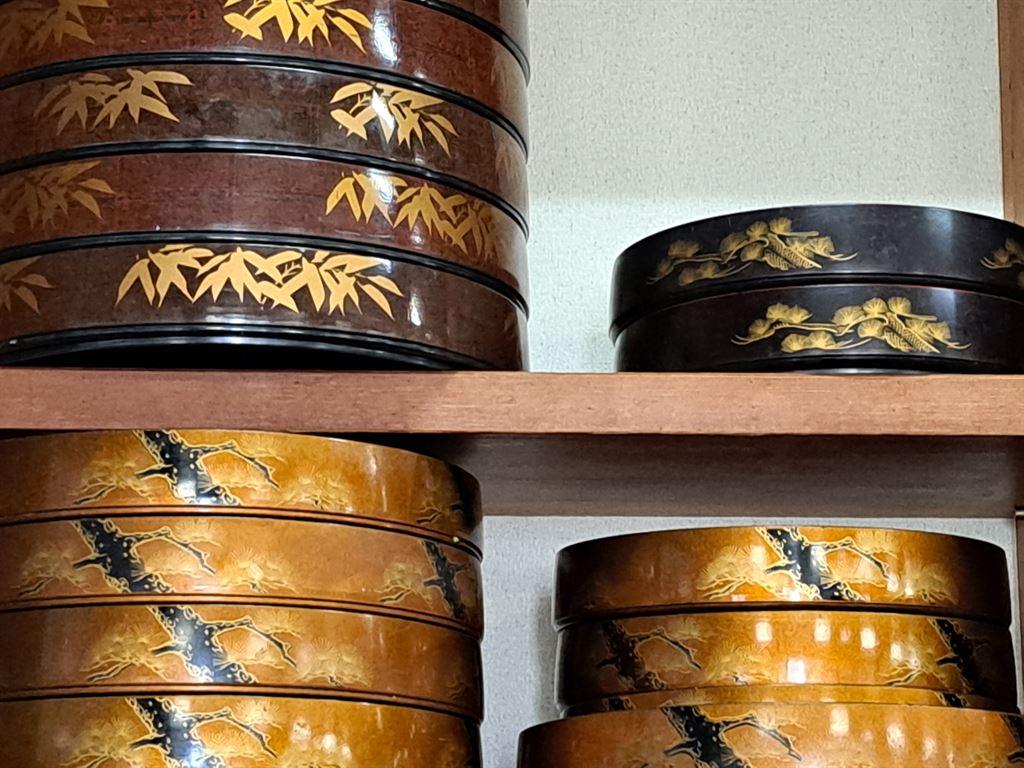 trays