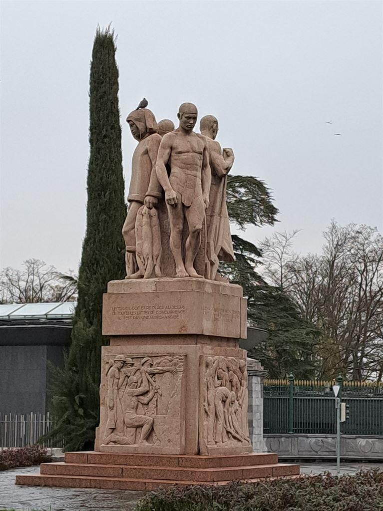 statue1