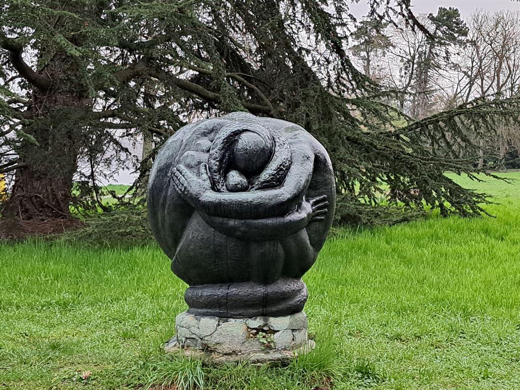 statue2