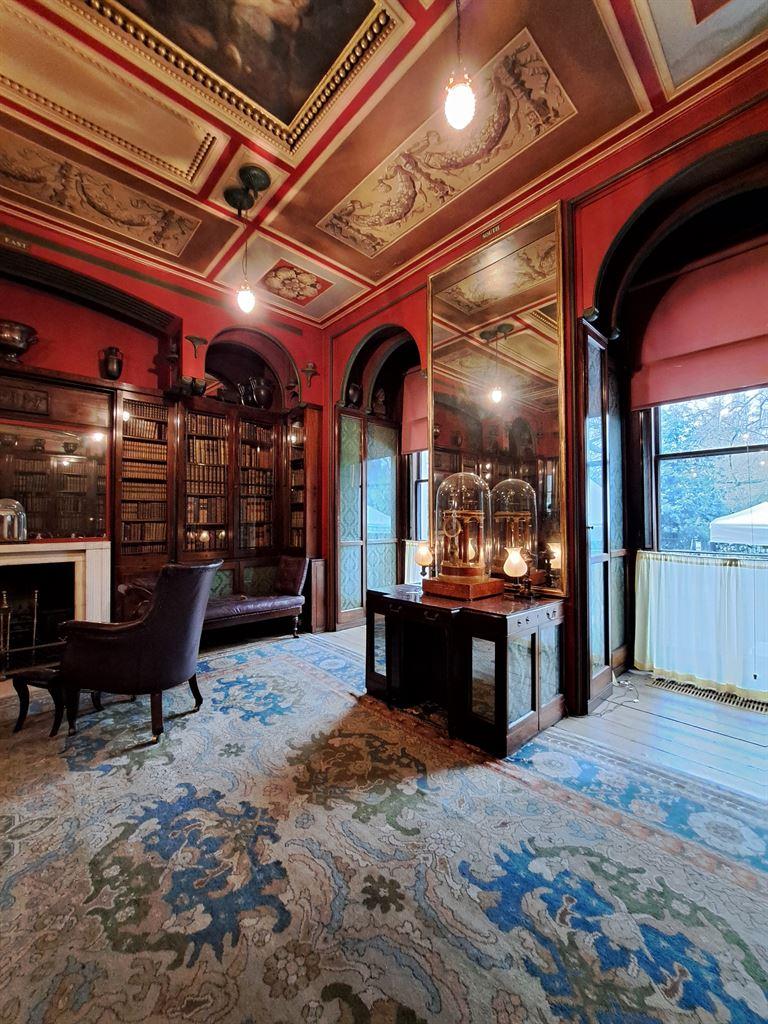 redroom