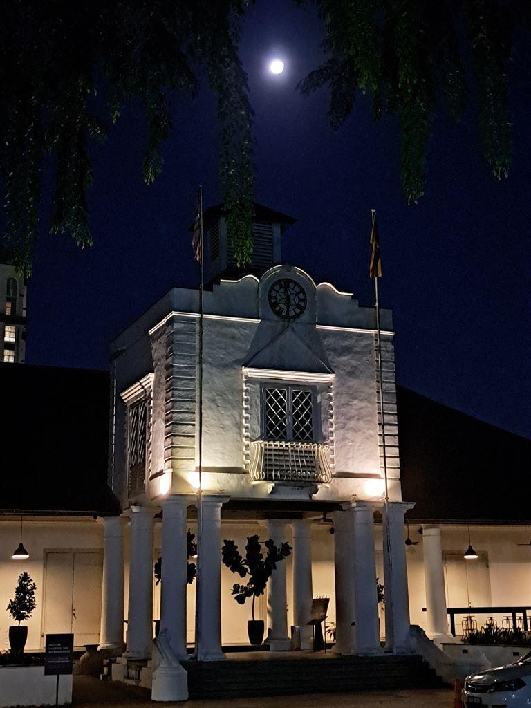 moon&courthouse