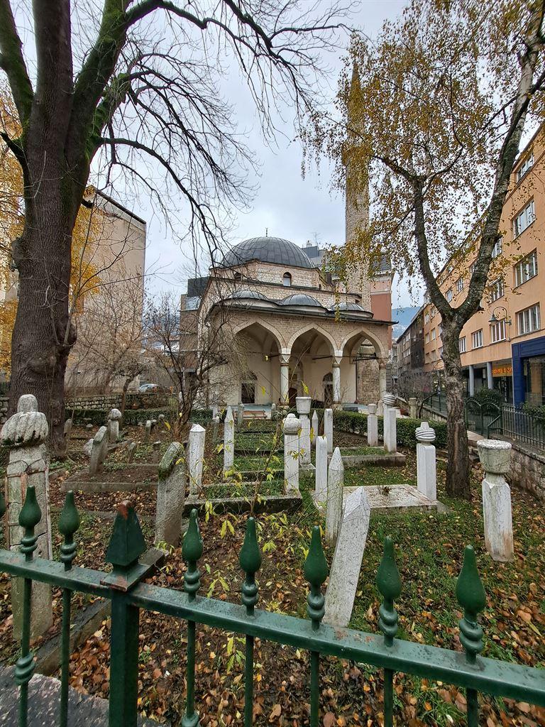 mosque&graves