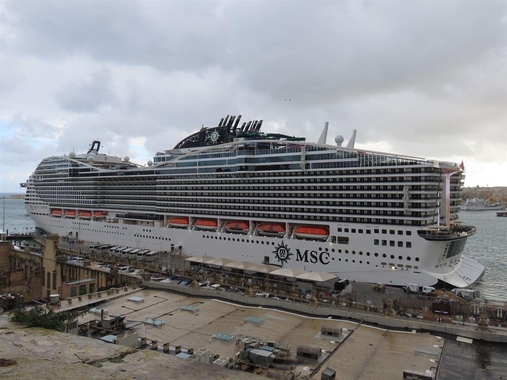 cruiseboat