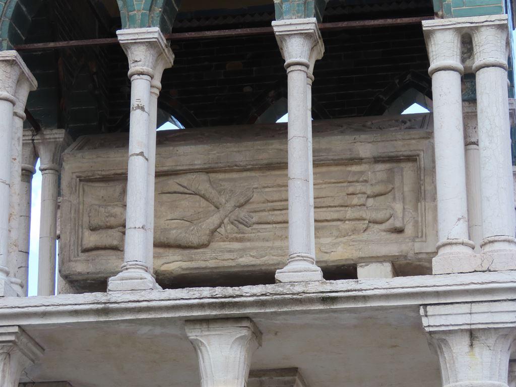 tomb5