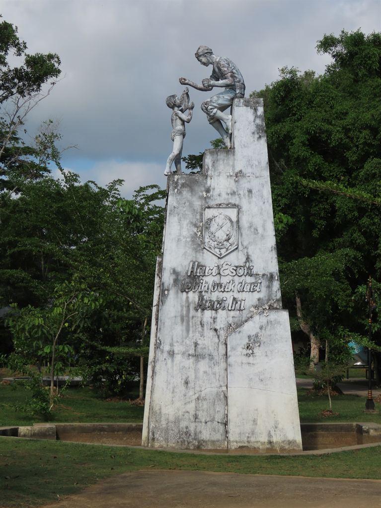 statue