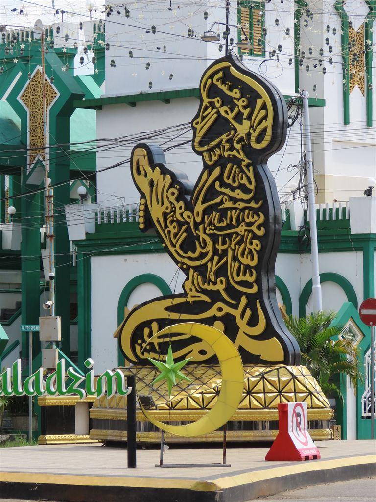 patung1