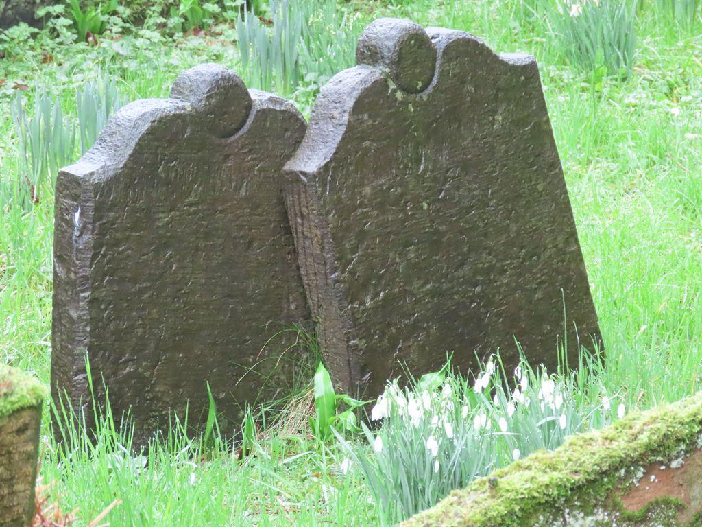 twograves