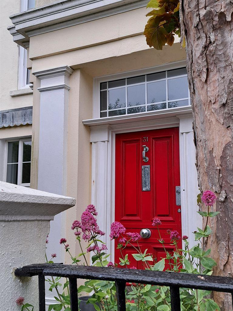 reddoor
